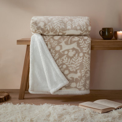 Furn. Skandi Woodland Sherpa Fleece Throw from B&Q