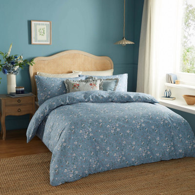 Wylder Bronte Floral Duvet SetSuper KingBlue from B&Q