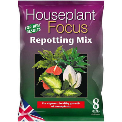 Houseplant Focus 8L Repotting Mix from B&Q