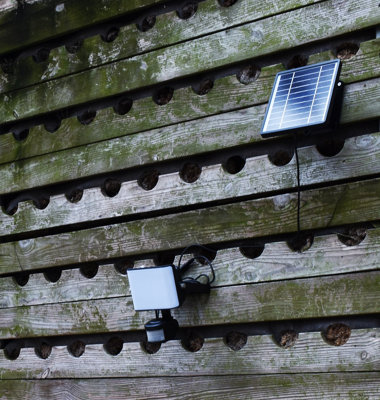 B&Q -  Solar Powered Super Bright Led Motion Sensored Security Flood Light