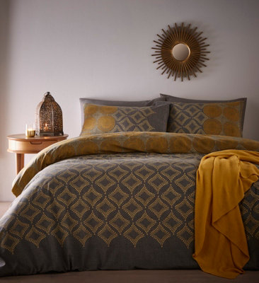 B&Q Joel Ochre Double Duvet Cover And Pillowcases