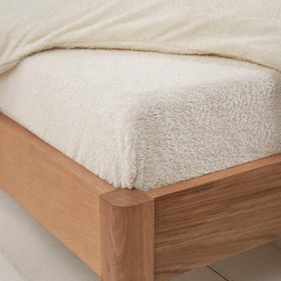 OHS Teddy Fleece Fitted Bed Sheet Soft Thermal Warm from B&Q
