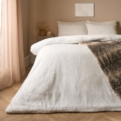 Ohs Teddy Duvet Cover With Pillow Case Bedding SetWhiteDouble from B&Q