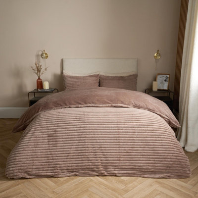 OHS Faux Fur Ribbed Fleece Duvet Cover Bedding SetMinkKing from B&Q