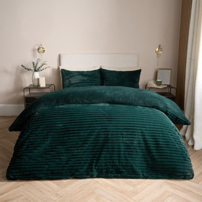 OHS Faux Fur Ribbed Fleece Duvet Cover Bedding SetGreenKing from B&Q
