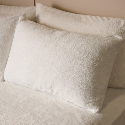 Ohs 2 Pack Thermal Teddy Fleece Pillowcase CoverWhite from B&Q