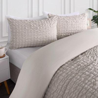OHS Luxury Seersucker Duvet Cover Set Geo Pillowcase QuiltNaturalDouble from B&Q