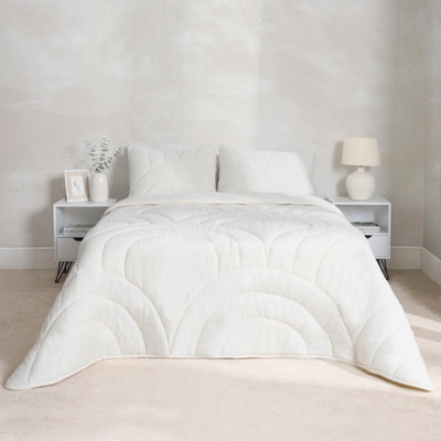 B&Q -  Arches Coverless 7.5 Tog Bedding Set Cover Embossed QuiltedCreamSingle