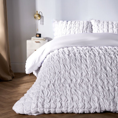 OHS Filled Seersucker Duvet Cover With Pillowcase Bedding Set from B&Q