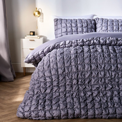 OHS Filled Seersucker Duvet Cover With Pillowcase Bedding Set from B&Q