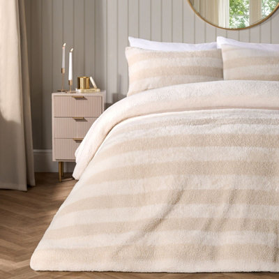 OHS Tufted Boucle Stripe Duvet Cover With Pillowcase Bedding Set from B&Q