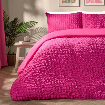 OHS Seersucker Duvet Cover With Pillowcase Bedding from B&Q