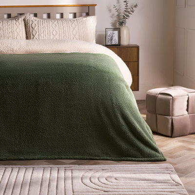 Ohs Large Teddy Fleece Throw BlanketEvergreen150 X 200Cm from B&Q