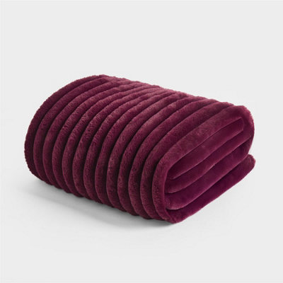 OHS Super Soft Faux Fur Ribbed Throw Fluffy Thick Fleece Bed Blanket from B&Q