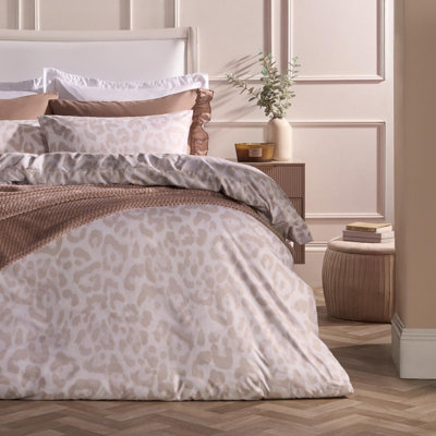 Ohs Leopard Duvet Cover Set Microfibre Bedding With PillowcaseStoneSingle from B&Q