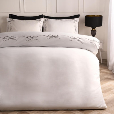 Ohs Bow Border Bedding Set Microfibre Duvet Cover With PillowcaseBlack/whiteSingle from B&Q