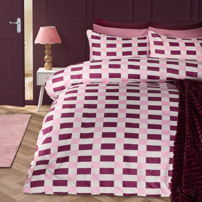 Ohs Checkerboard Bedding Set Microfibre Duvet Cover With PillowcaseBurgundy/pinkKing from B&Q