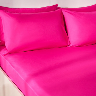 Ohs Easy Care Plain Dyed Polycotton Fitted Bed SheetHot PinkDouble from B&Q