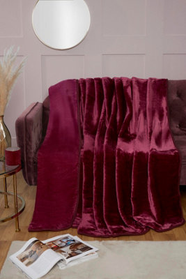 Rapport Home Dyed Mink Faux Fur Polyester Soft Cosy Plain Throw (150X200) Aubergine from B&Q
