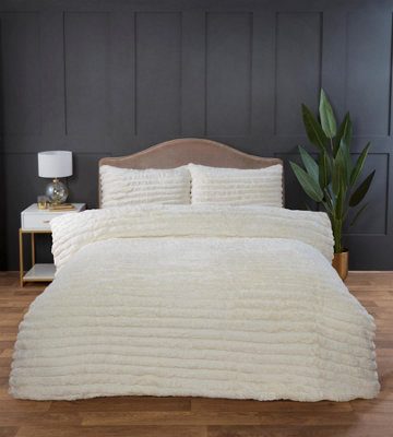Rapport Rabbit Fur White Duvet Cover Set King Bedding Set from B&Q