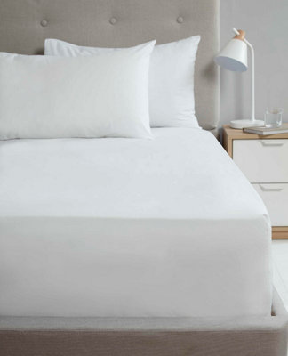 Homespace Direct Ltd Flat Sheet 180Tc Percale White Double Sheet Suitable For Deep Mattresses from B&Q