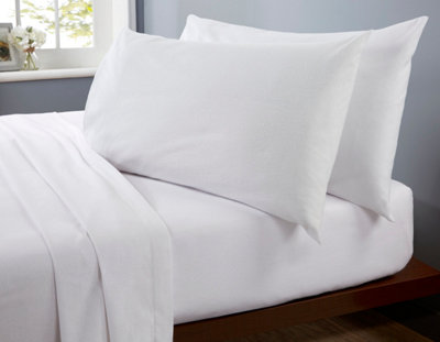 Rapport Home Flannelette Plain And Fitted Sheet Set from B&Q