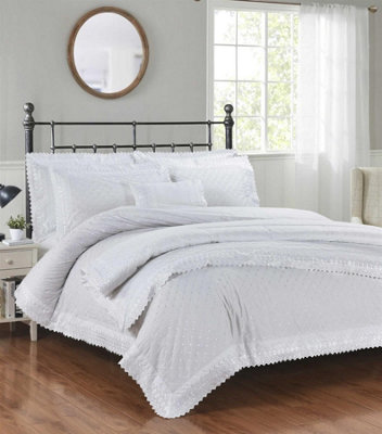 Rapport Home Richmond White Bedspread Luxury Embroidered from B&Q