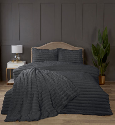 Rapport Home Chunky Ribbed Fur Polyester  Fur Duvet Set Single Charcoal from B&Q