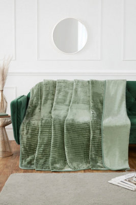 Rapport Home Ribbed Mink Faux Fur Polyester Super Soft Cosy Throw from B&Q
