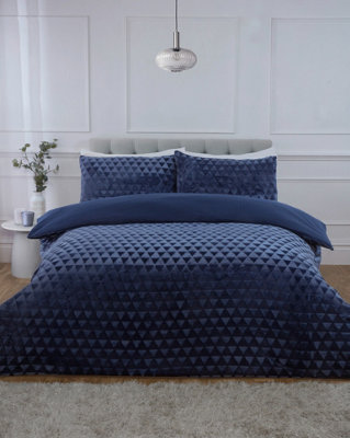 B&Q -  Diamond Cut Teddy Polyester Fleece Duvet Cover Set With Pillowcase