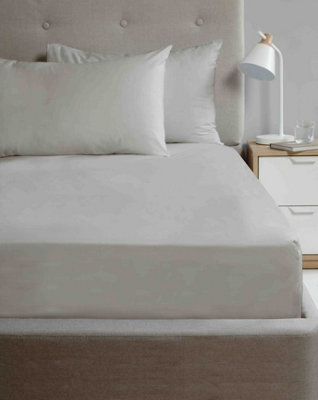 Rapport Home So Soft Microfibre 180 Thread Count Fitted Sheet from B&Q