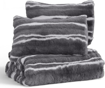 B&Q -  Charcoal Bubble Faux Rabbit Fur Duvet Cover And Pillowcase Set Super King