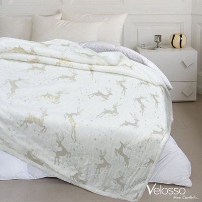Velosso Elegant Foil Stag Print Thermal Soft Throw Blanket In Festive Red DesignPerfect For Warm Bedding125Cm X 150CmWhite from B&Q