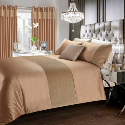 Intimates Chic Design Pinsonic Geometric Duvet Cover & Pillowcase SetEasy-CareMachine Washable Bedding EnsembleLatte from B&Q