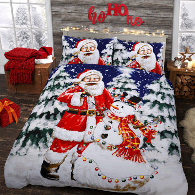 Velosso Festive Santa Claus Printed Cotton Blend Duvet Cover & Pillowcase SetBreathableEasy-Care Duvet Cover With Button ClosureRed from B&Q