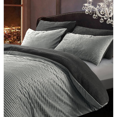 Velosso Teddy Fleece Duvet Cover & Pillowcase SetLuxury Bedding For Modern Bedroom LookMachine WashableSilver from B&Q