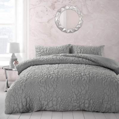 Velosso Luxury Pinsonic Geometric Duvet Cover & Pillowcase SetEasy-Care Chic Decor For Modern Bedroom EnsembleGrey from B&Q