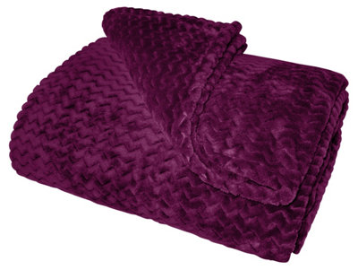 Velosso Cosy Touch Chevron Pattern Faux Mink Throw BlanketLuxurious FeelHigh-Quality Weave For SofaBed150Cm X 200CmAubergine from B&Q
