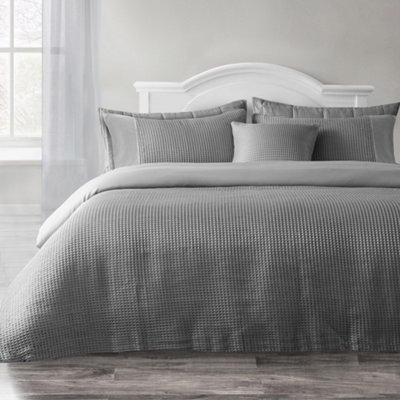 B&Q -  Waffle Weave Duvet Cover Set With PillowcasesButton Enclosure Textured DuvetEasy-Care Quilt CoverSilver