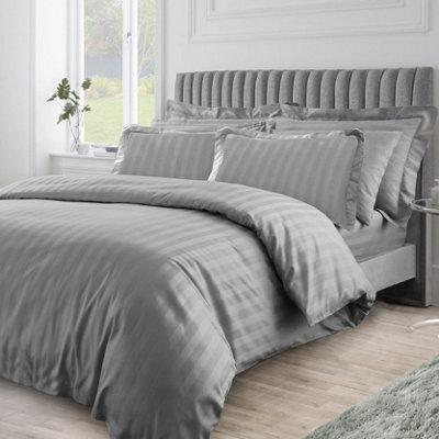 Velosso Elegant Embossed Duvet Cover & Pillowcase SetWrinkle-Resistant & Machine Washable Bedroom DecorCharcoal from B&Q