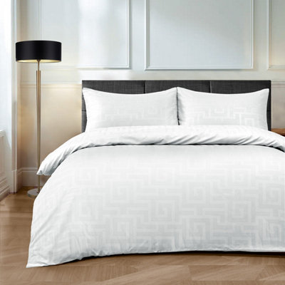 B&Q -  Elegant Embossed Duvet Cover Set With PillowcasesModern Bedroom DecorLuxury Bedding SetEasy-CareWhite