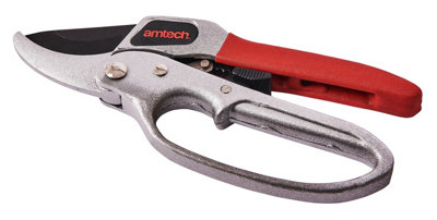 Amtech U0475 Deluxe Ratchet Pruner from B&Q