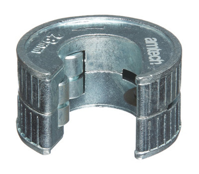 Amtech C0270 28mm Copper Pipe CutterSelf-Locking One Hand Operation For Confined SpacesSelf-AdjustingZinc Alloy Tube Cutter from B&Q