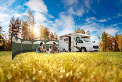 Camping Windbreaker 5 Panel Green Windbreak Screen 8.35M X 1.5M Lightweight Beach Garden Shelter With PegsGuy Lines from B&Q