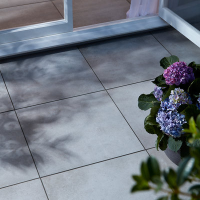 Outdoor tiles buying guide | Ideas & Advice | DIY at B&Q