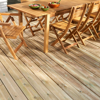 How To Paint Stain Or Oil Your Decking Ideas Advice Diy At B Q