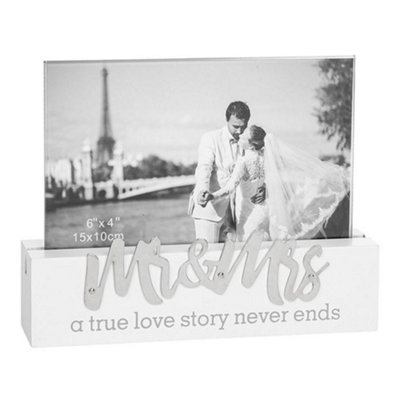 Loving Script Photo Frame 6X4"Mr & Mrs from B&Q