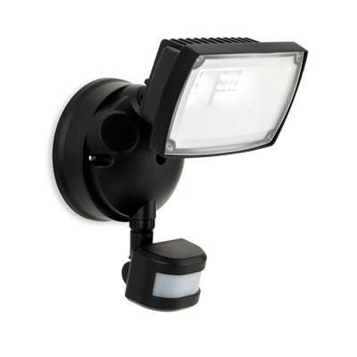 B&Q -  Luminosa Reflex Led Security Single Wall With Pir  Black Ip54
