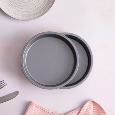 Betterware Essentials 18Cm Deep Round Sandwich Tin from B&Q