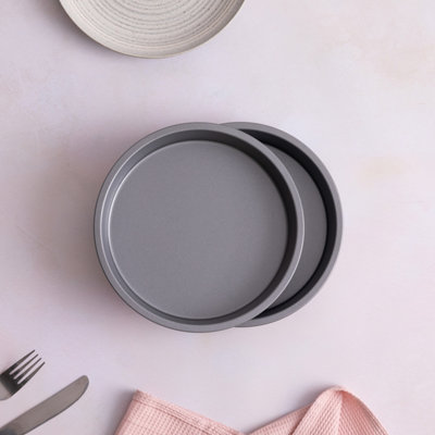 Betterware Essentials 20Cm Deep Round Sandwich Tin from B&Q